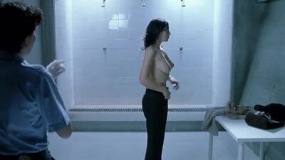 Monica Bellucci In Agents Secrets - Film nackt