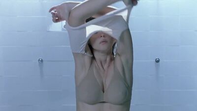Monica Bellucci In Agents Secrets - Film nackt