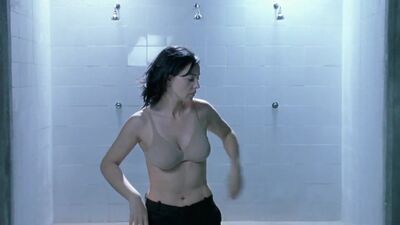 Monica Bellucci In Agents Secrets - Film nackt