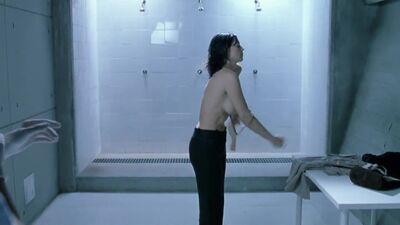 Monica Bellucci In Agents Secrets - Film nackt