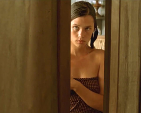 Astrid Berges-Frisbey - The Sea Wall - Film nackt