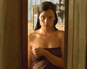 Astrid Berges-Frisbey - The Sea Wall - Film nackt