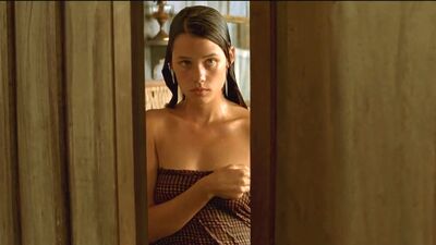 Astrid Berges-Frisbey - The Sea Wall - Film nackt