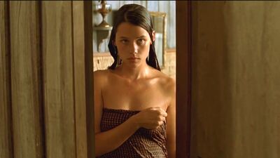 Astrid Berges-Frisbey - The Sea Wall - Film nackt