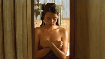 Astrid Berges-Frisbey - The Sea Wall - Film nackt