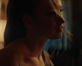 Diana Hopper, Isabel Lucas, Alexandra Park - Shooting in Vain (2018)