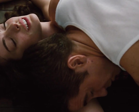 Anne Hathaway nude – Love and Other Drugs (2010)