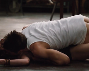 Anne Hathaway nude – Love and Other Drugs (2010)