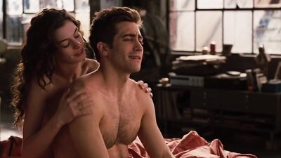 Anne Hathaway nude – Love and Other Drugs (2010)