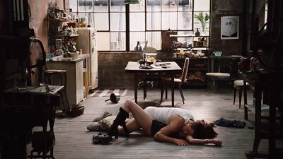 Anne Hathaway nude – Love and Other Drugs (2010)
