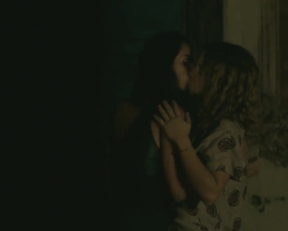 Paulina Davila,Teresa Ruiz, Solana Azulay - Aqui en la Tierra s01 (2018)