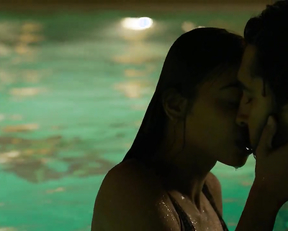 Radhika Apte naked - The Wedding Guest (2018)