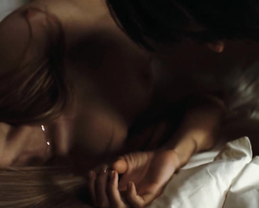 Elena Anaya, Natasha Yarovenko - Room in Rome (2010)