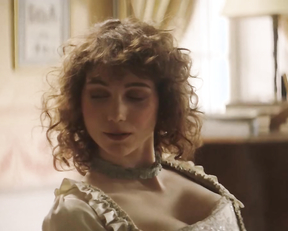 Sara Etienne sexy - When the fever comes (2019)