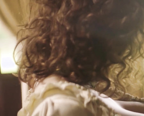 Sara Etienne sexy - When the fever comes (2019)