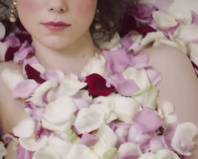 Sara Etienne sexy - When the fever comes (2019)