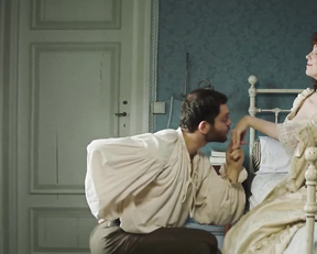 Sara Etienne sexy - When the fever comes (2019)