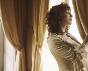 Sara Etienne sexy - When the fever comes (2019)