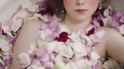 Sara Etienne sexy - When the fever comes (2019)