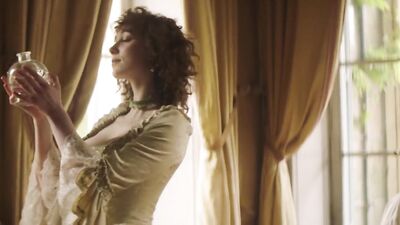 Sara Etienne sexy - When the fever comes (2019)