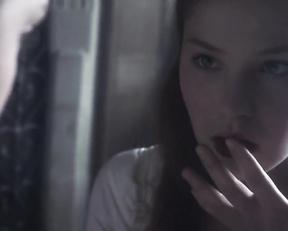 Devrim Lingnau naked - Carmilla (2019)