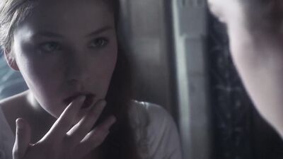 Devrim Lingnau naked - Carmilla (2019)