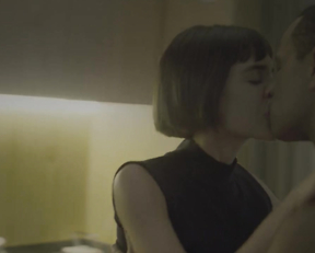 Carla Salle naked - Onisciente s01e04 (2020)