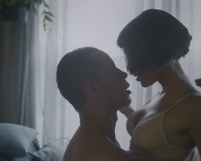 Carla Salle naked - Onisciente s01e04 (2020)