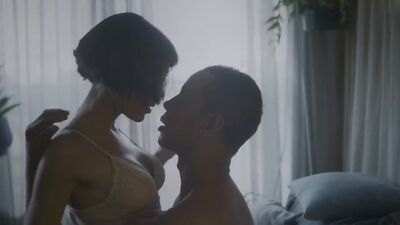 Carla Salle naked - Onisciente s01e04 (2020)