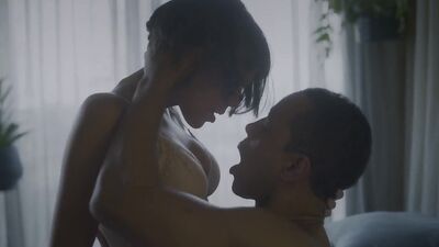 Carla Salle naked - Onisciente s01e04 (2020)