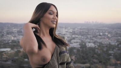 Isabelle Chester, Yasmin Lee, Natasha Blasick - Loves Me, Loves Me Not (2019)