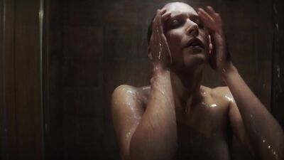 Josefin Asplund topless - Sanctuary s01e03e06 (2019)