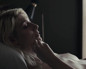 Elizabeth Debicki nude - The Burnt Orange Heresy (2019)