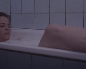 Petra Nesvacilova nude - Snezí! (2019)