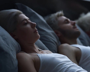 Emma Greenwell, Catherine Steadman - The Rook s01e03 (2019)