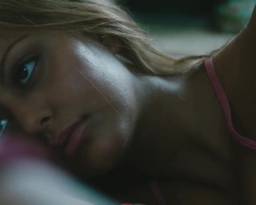 Mina Farid, Zahia Dehar - Une fille facile (2019)