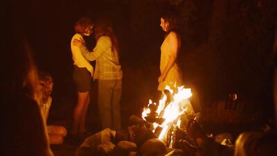 Hannah Murray, Dayle McLeod, Kayli Carter, Marianne Rendon, Julia Schlaepfer - Charlie Says (2018)