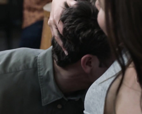 Biz Betzing naked - Shameless s11e02 (2020)