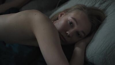 Marina Vasileva naked - Pobochnyi effekt (2020)