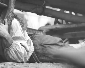 Denisa Pfauserova nude – Nabarvene ptace (2019)