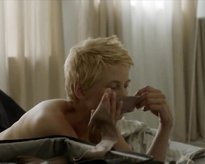 Nina Schwabe nude - Ein Fisch, der auf dem Rucken schwimmt (2020)