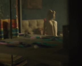 Mariya Lisovaya nude - Molodye i silnye vyzhivut s01e01 (2020)