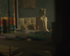 Mariya Lisovaya nude - Molodye i silnye vyzhivut s01e01 (2020)