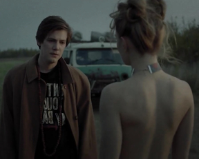 Mariya Lisovaya nude - Molodye i silnye vyzhivut s01e01 (2020)