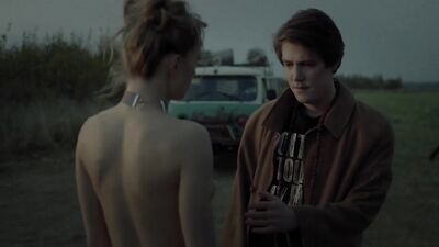 Mariya Lisovaya nude - Molodye i silnye vyzhivut s01e01 (2020)