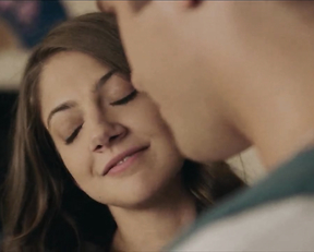 Mia Serafino naked - Smiley Face Killers (2020)