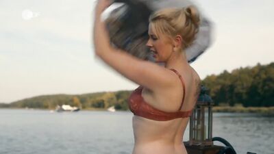 Christine Eixenberger nude - Matze, Kebab und Sauerkraut (2020)