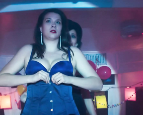 Eva Hacurova nude - Jak si nepodelat zivot s01e01 (2019)