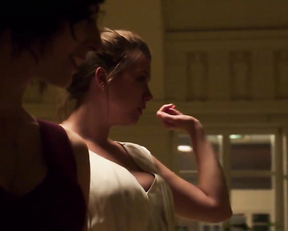 Eva Hacurova nude - Jak si nepodelat zivot s01e01 (2019)