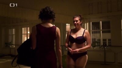 Eva Hacurova nude - Jak si nepodelat zivot s01e01 (2019)